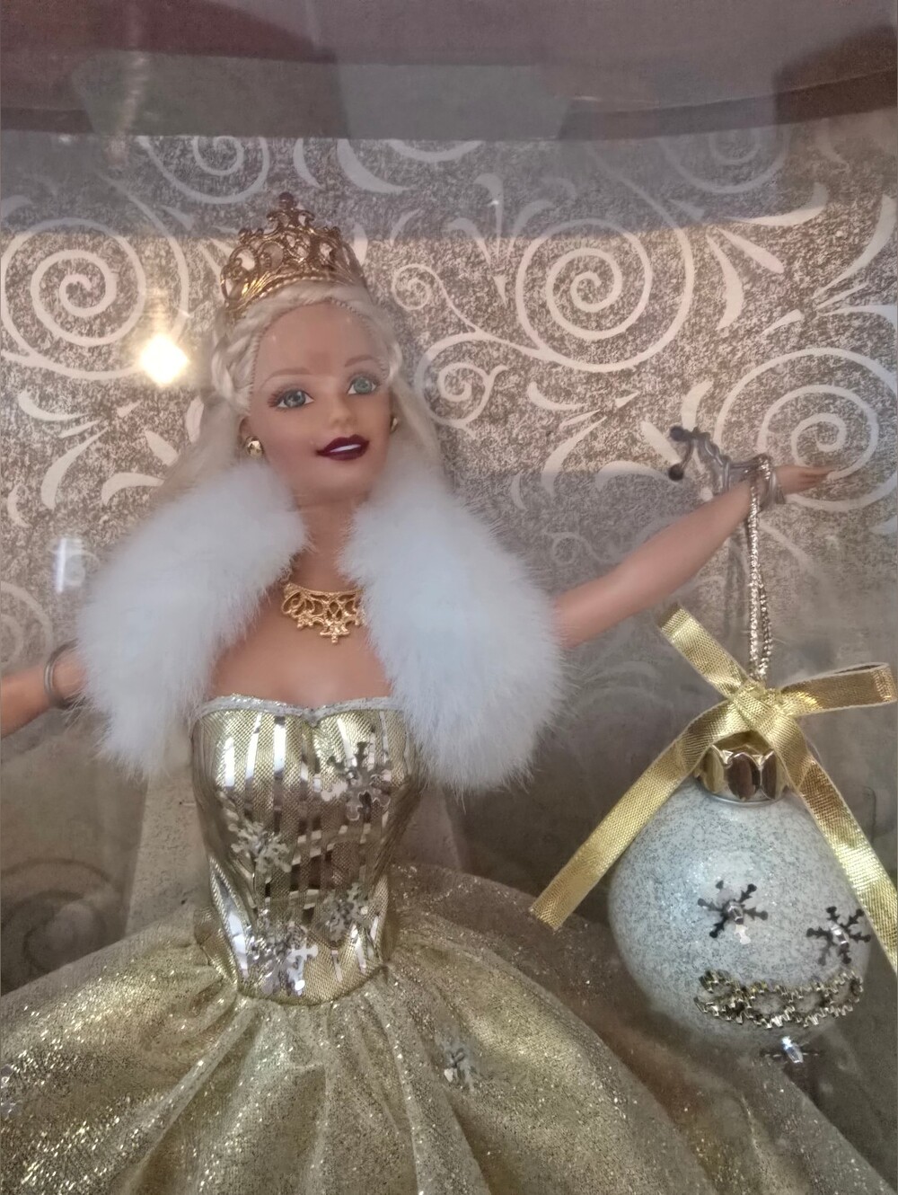 Barbie Gold Holiday Princess Figurine with Ornament - 2000 Edition